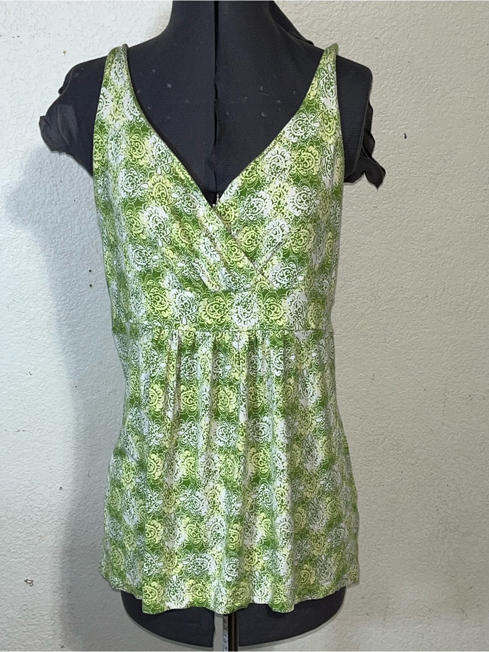 Halogen Green and White Patterned V-Neck Baby Doll Top